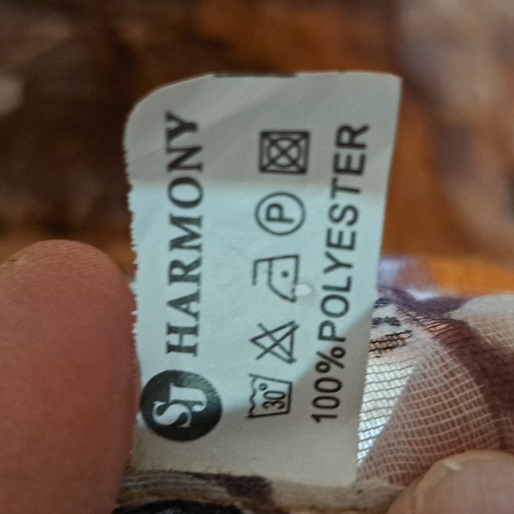 Large, lightweight scarf - Picture 3 of 3